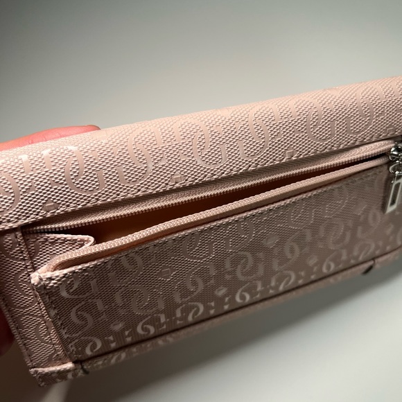 Guess Wallet - Picture 4 of 6